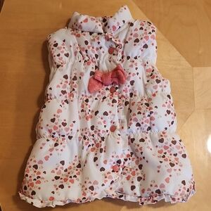 White Heart Patterned Puffer Vest with Pink Bow. Size 5T.